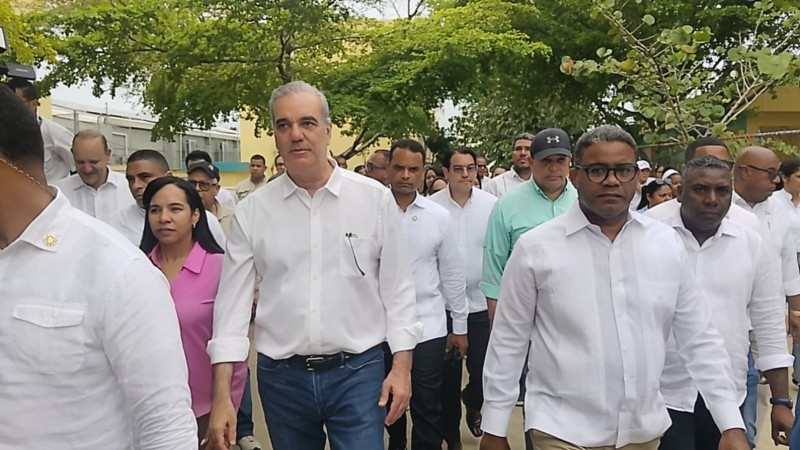 El presidente Luis Abinader habló con los periodistas en Santiago de los Caballeros