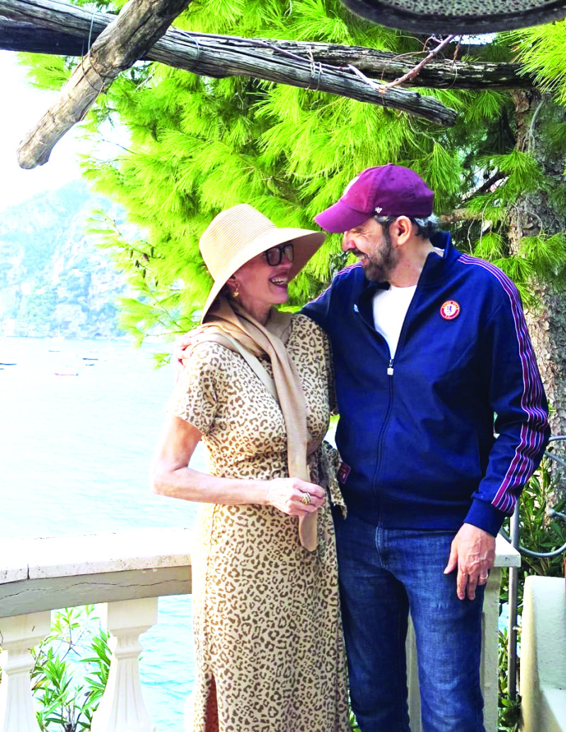 Nora Vega y Juan Luis Guerra en un momento de amor en pareja en octubre de 2026 en Italia.