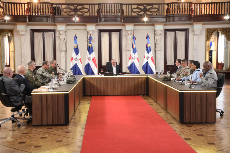 El mandatario se mantiene en consulta permanente con los organismos de seguridad nacional y en sesión permanente ante la situación que ocurre en Haití.