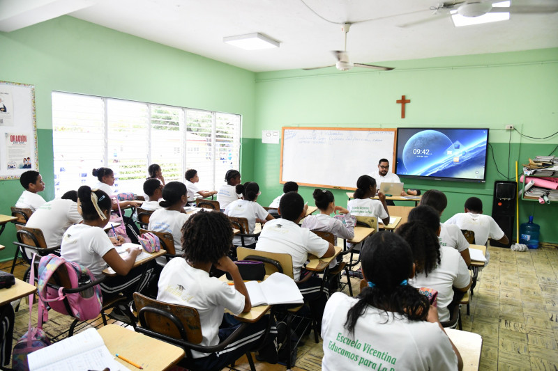 Más de un 80% de los estudiantes vuelven a las aulas tras dos días sin docencia por lluvias.