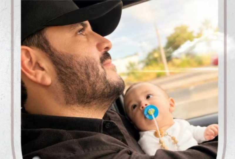 El Komander y su bebé.
