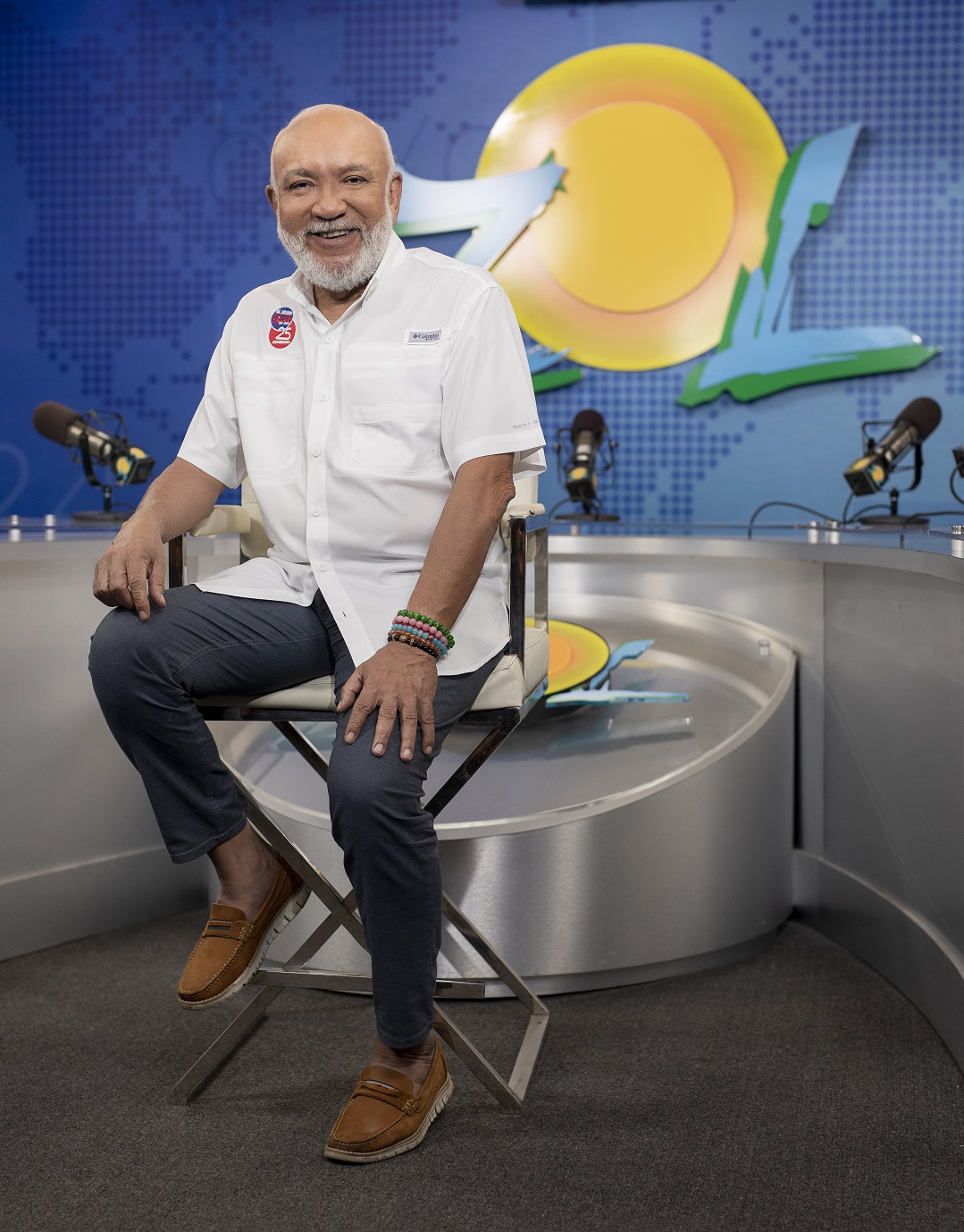 Jochy Santos comenzó el 18 de marzo de 1996 por Rumba FM su producción radial y luego pasó con 