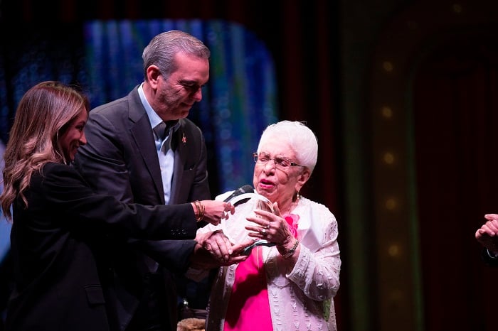 El Presidente Luis Abinader y María Cristina Camilo,