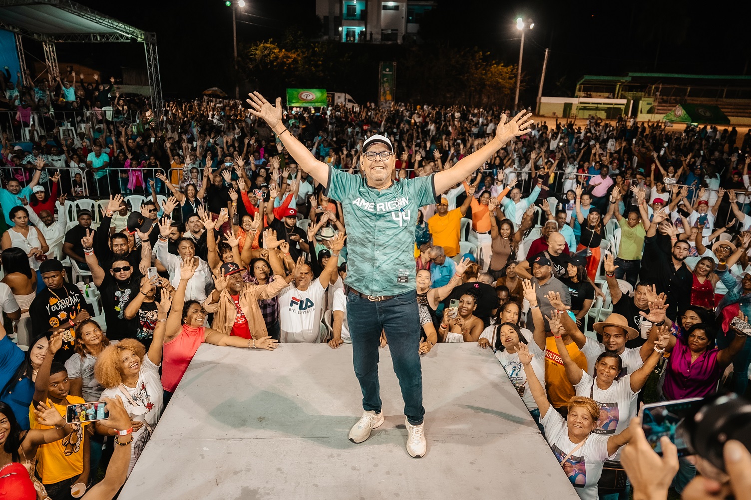 Loma de Cabrera celebra junto a su hijo más popular, Fernando Villalona