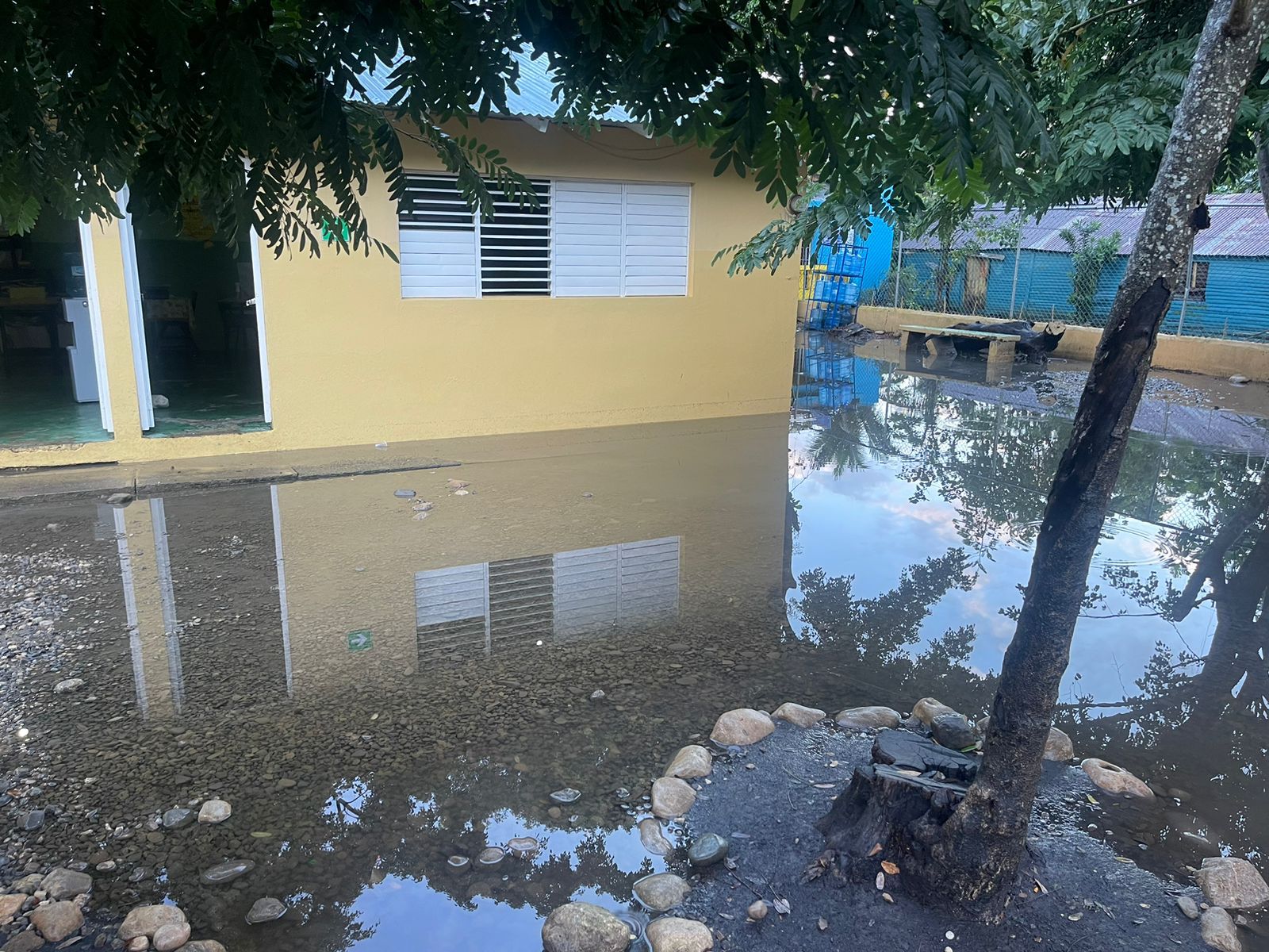 Por segundo día paralizan clase en escuela de Luperón