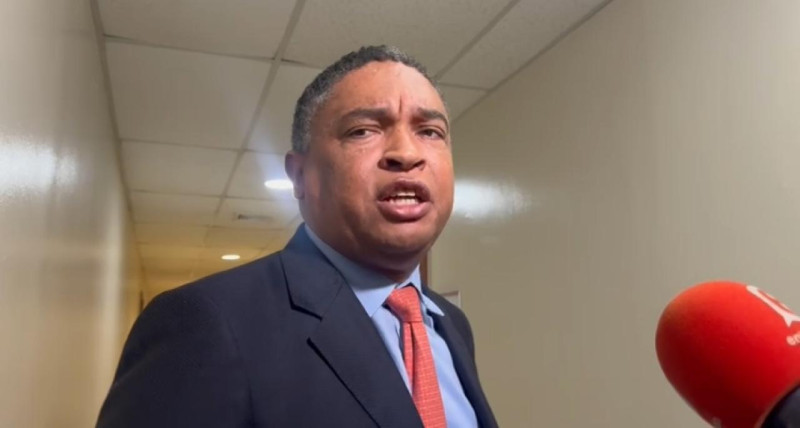 El vocero del bloque de senadores del Partido de la Liberación Dominicana (PLD), Iván Lorenzo, motivó este martes a la procuradora General de la República, Miriam Germán Brito, a solucionar el hacinamiento y desorden que afecta al sistema penitenciario del país.