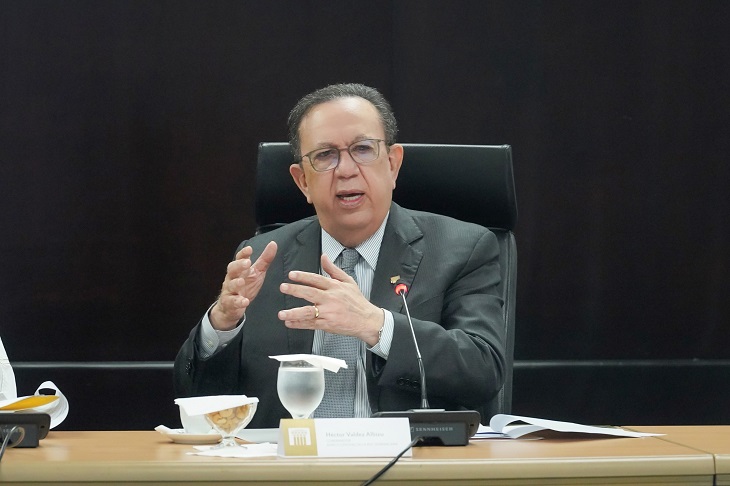 Héctor Valdez Albizu, gobernador del BCRD.