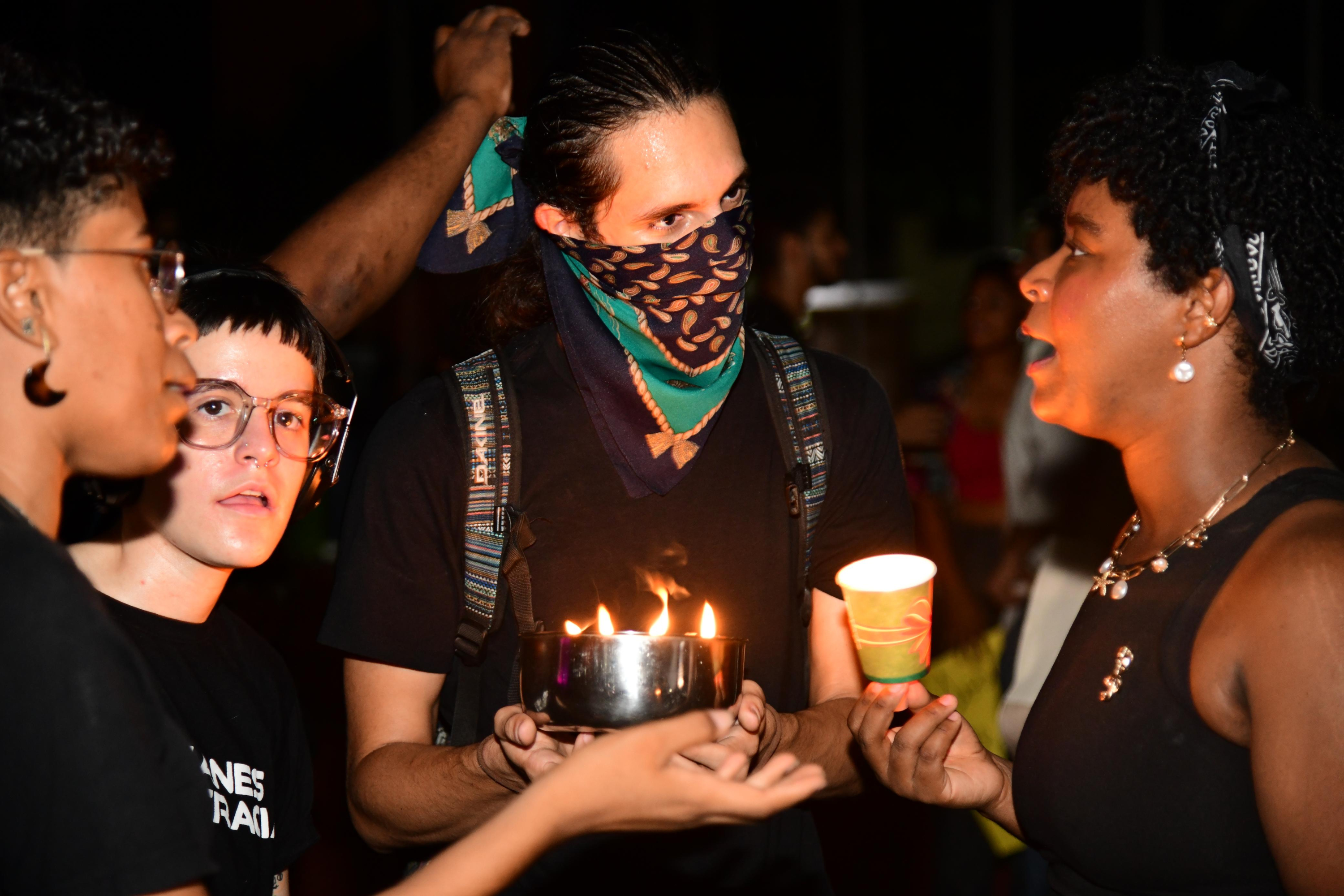 Grupos se mantienen firmes frente al Congreso Nacional en rechazo a