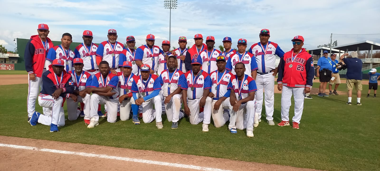 RD Se Queda Con La Presea De Plata En El Roy Hobbs World Series De ...