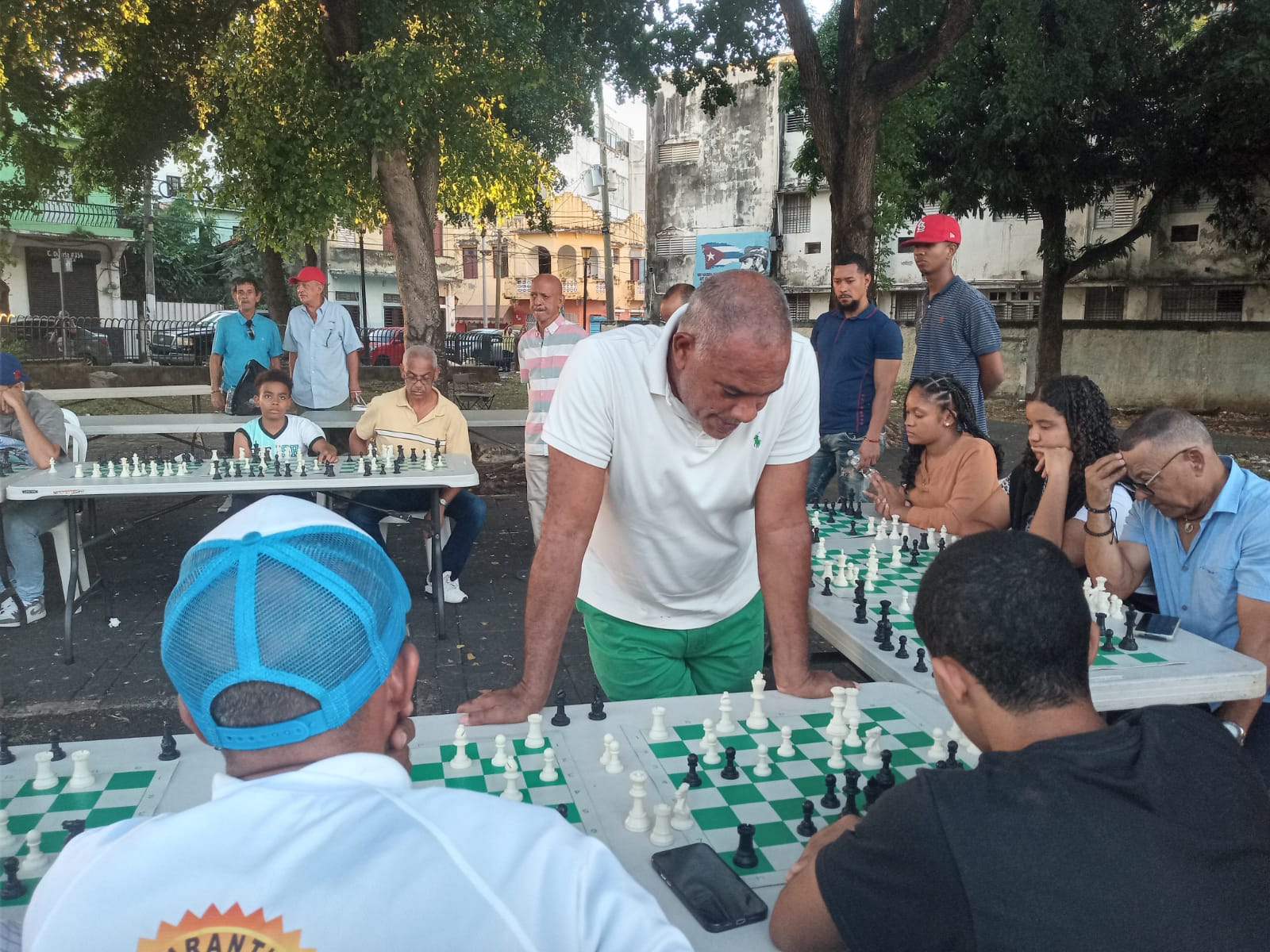 Mateo Ramon Chess El Gran Maestro Ramón Mateo imbatible en Simultánea Gigante de Ajedrez