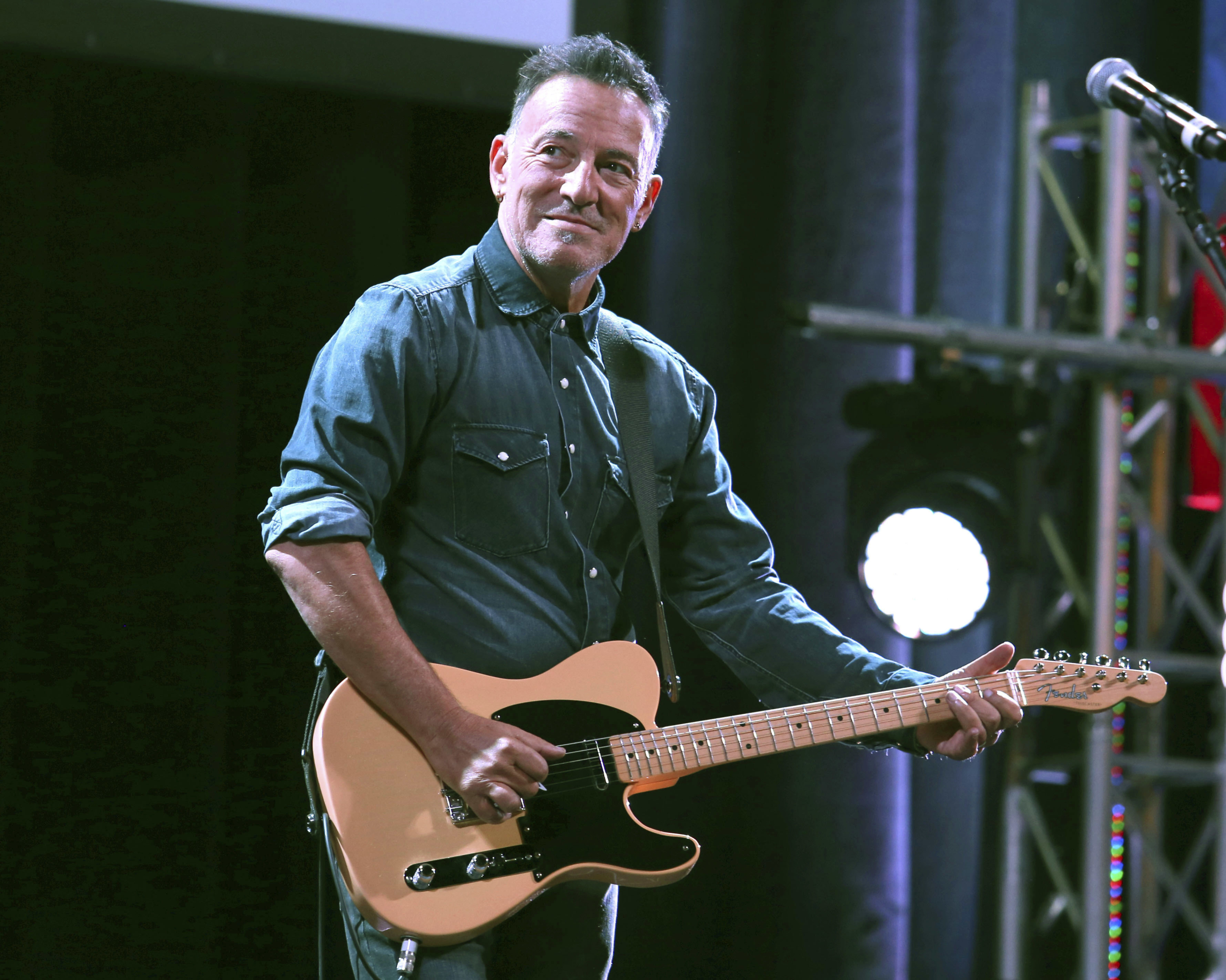 Bruce Springsteen se presenta en Stand Up For Heroes en Nueva York el 1 de noviembre de 2016