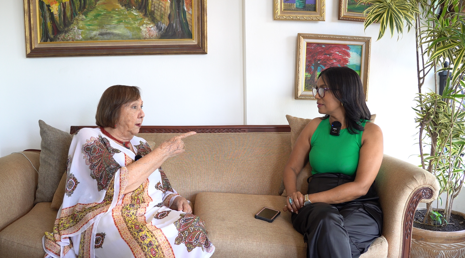 Magaly Rodríguez y la periodista Ynmaculada Cruz Hierro