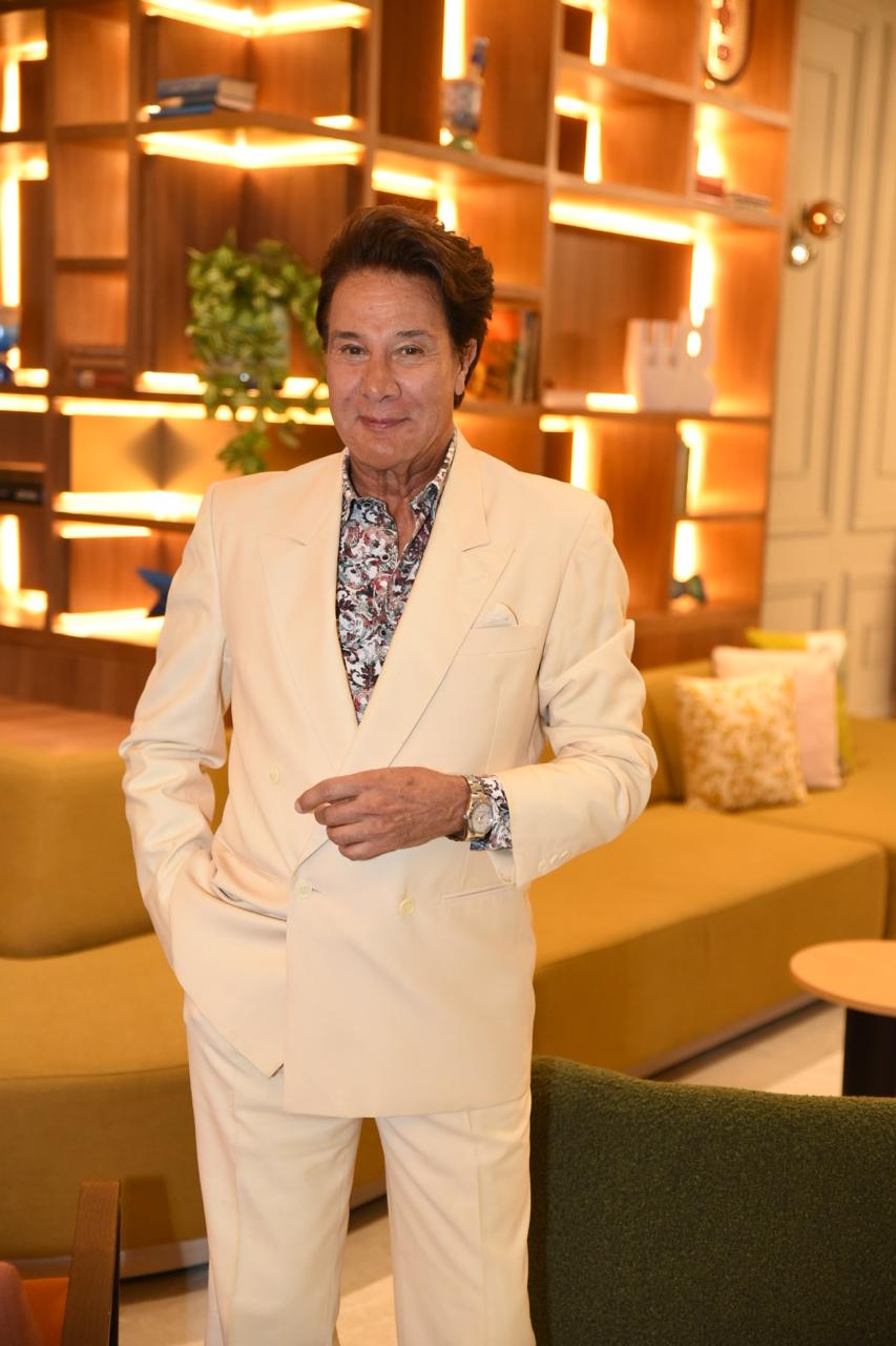 Actor y cantante mexicano Fernando Allende se deja seducir por la bachata y lanza “Quiero bailar contigo”. La canción cuenta con los arreglos musicales del reconocido maestro Juan Valdez.