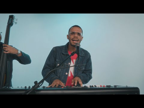 Créditos :

Piano : Jura Valoy 
Bajo : Wilbert Taveras
Coros : Jura Valoy, Amanda Sánchez, Ramón Orlando
Trompetas : José Frank de Óleo
Trombones : Luis Miguel Roca 
Percusión : Luis Quintero 
Voz : Jura Valoy 
Compositor : Claudio Matos
Arreglos : Jura Valoy
Mezcla : Marcos Feliz
Vídeo Musical : Giuliano Medina