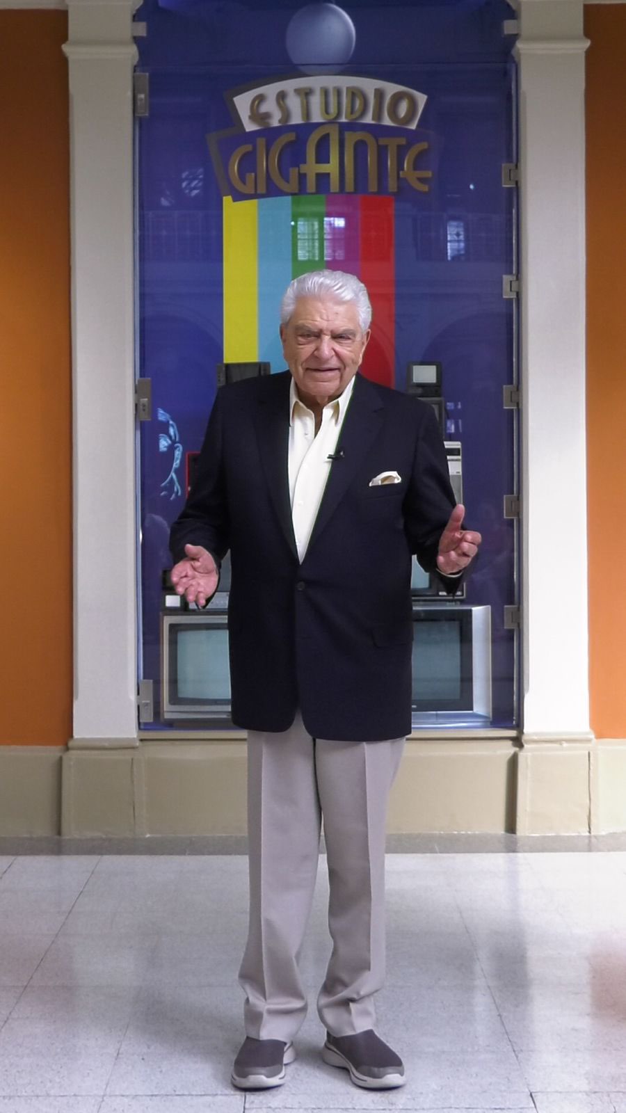 Don Francisco hace su primer reguetón dedicado a Arcángel