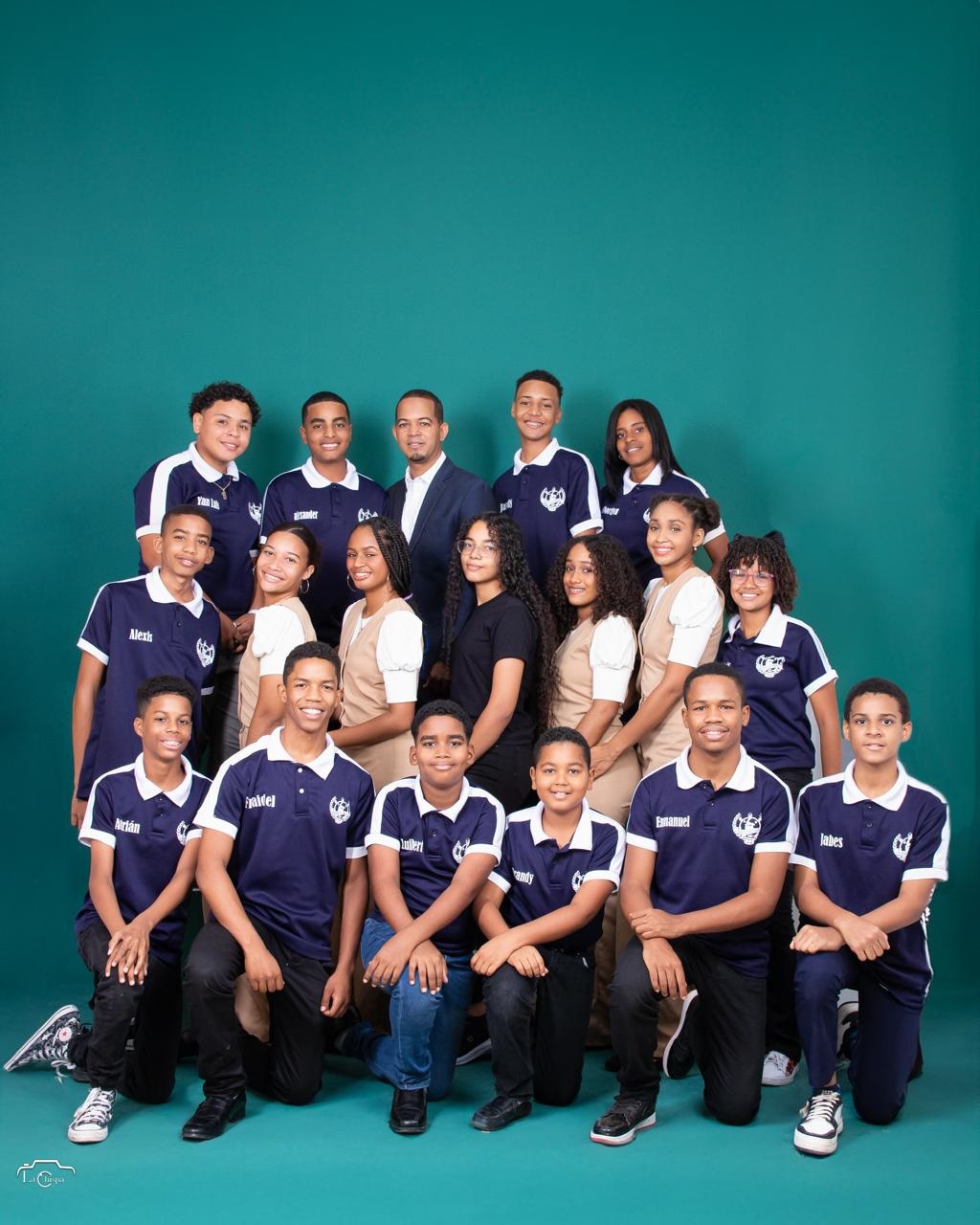 Niños, niñas y adolescentes que componen la Orquesta Agustín de Jesús, de Monte Plata.