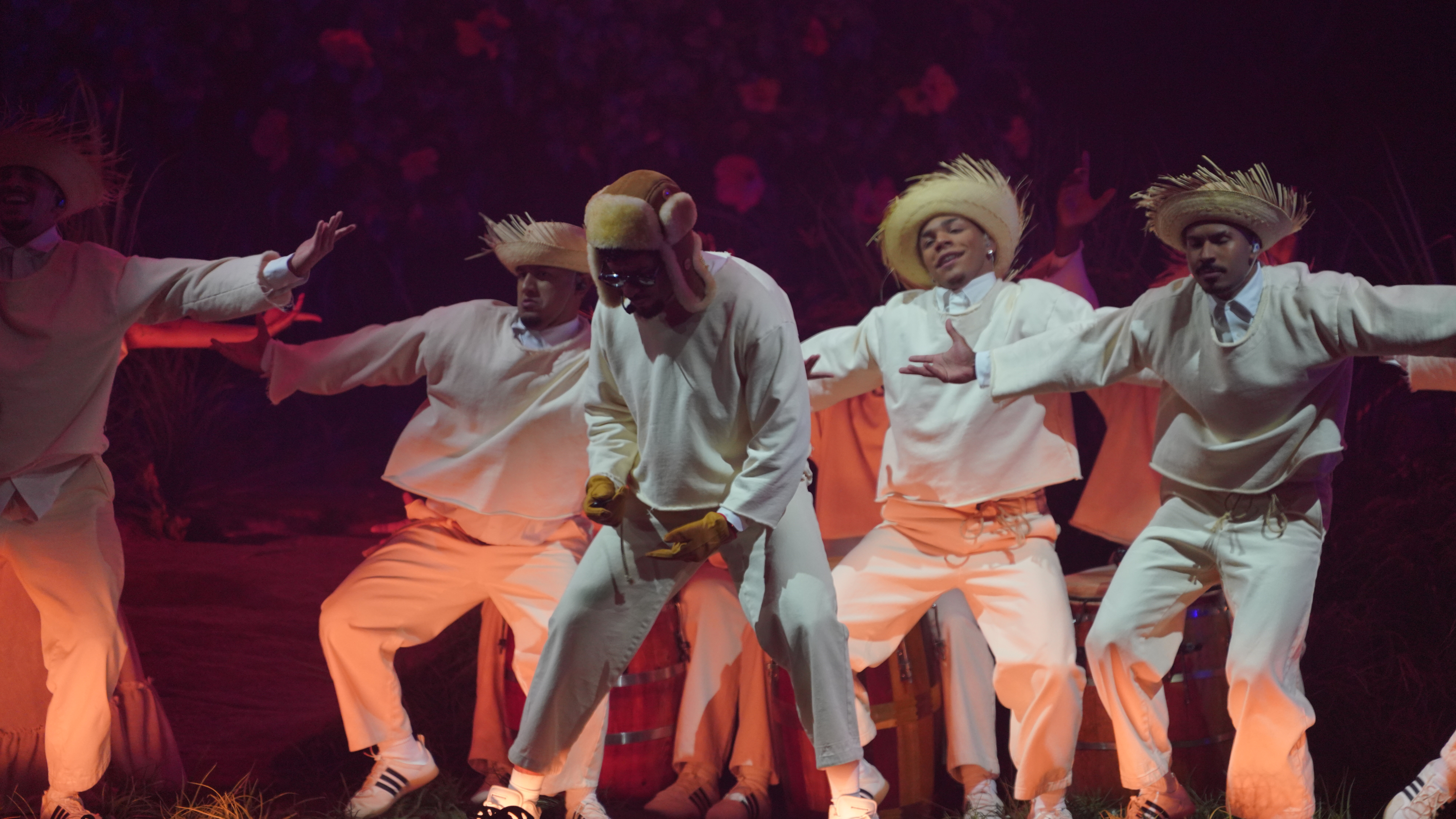 Bad Bunny en su concierto del sábado en el Coliseo José Miguel Agrelot Puerto Rico.
