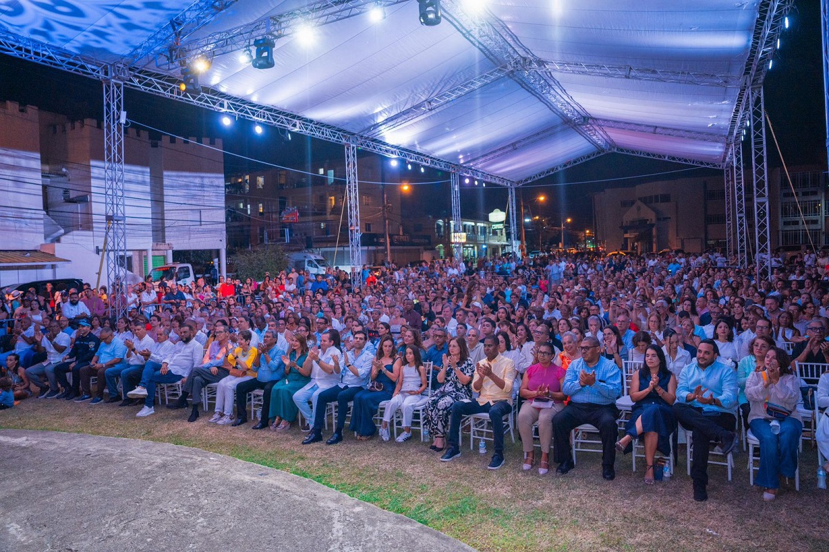 Parte del público asistente al concierto de la Orquesta Filarmónica de Santo Domingo en Sosúa, la noche del sábado 9 de agosto 2025.