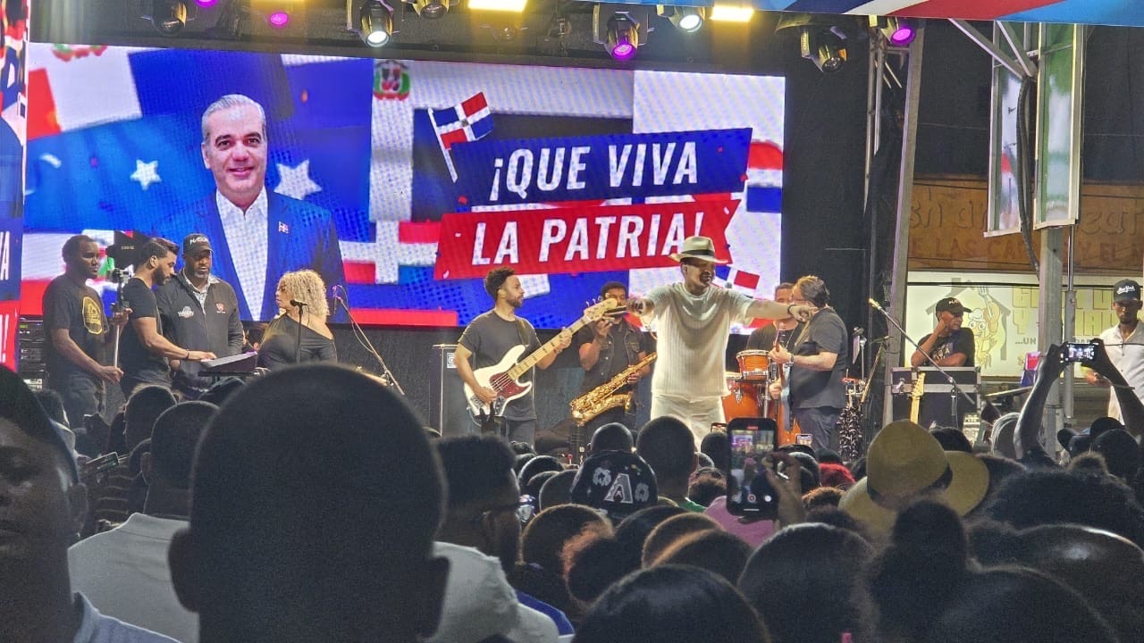 Wason Brazobán levantó suspiros con sus canciones románticas en una de las jornadas de 