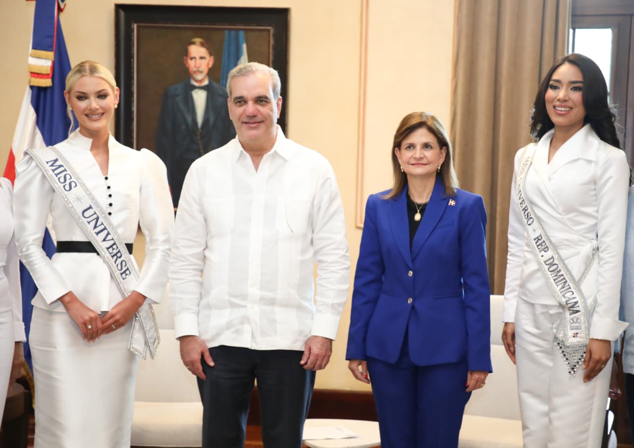 Miss Universo y Miss RD visitan el Palacio Nacional