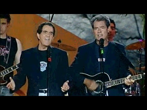 Visita la nueva web del Dúo; www.duodinamico.com

Actuaci'on en Murcia TV en 2004. El Dúo Dinámico canta una de sus canciones bandera, RESISTIRÉ.
