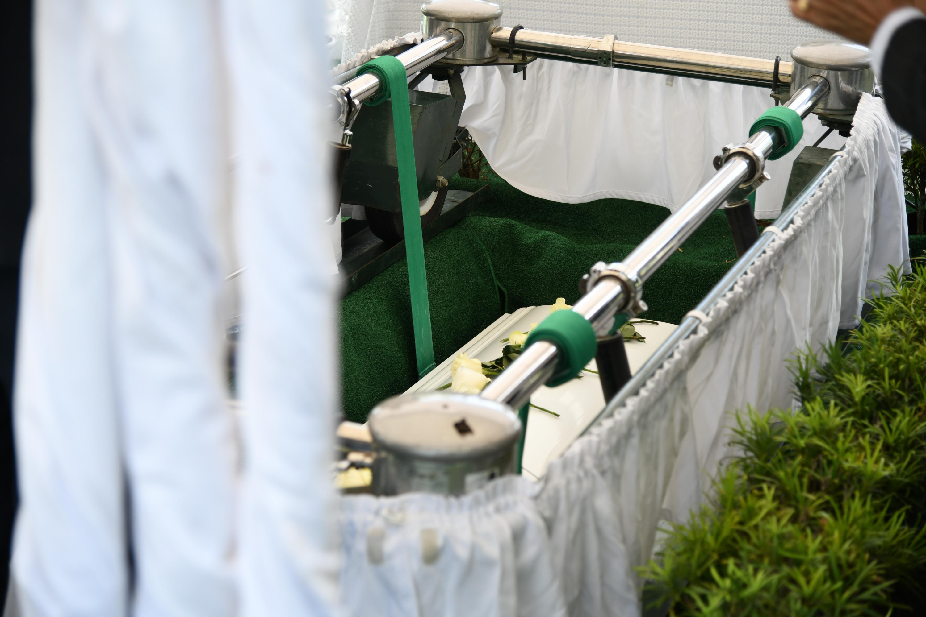 Así dieron el último adiós a María Cristina Camilo en el cementerio Puerta del Cielo.