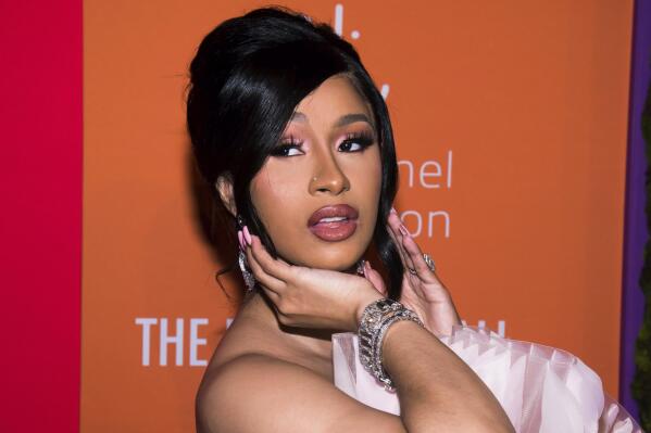Cardi B aparece en la quinta gala benéfica anual Diamond Ball en Nueva York el 12 de septiembre de 2019. (Foto de Mark Von Holden/Invision/AP, Archivo)
