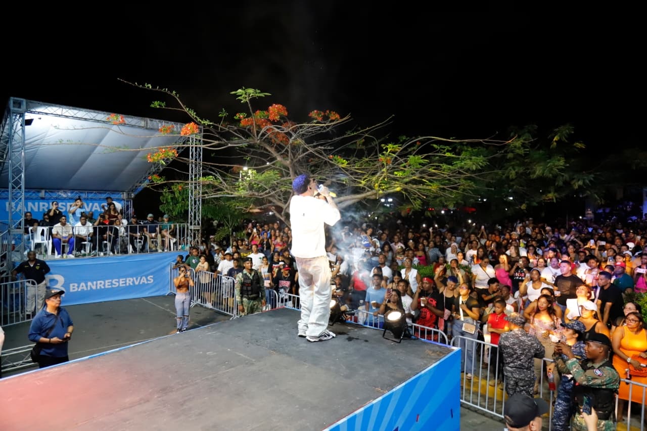 Shadow Blow fue el atractivo urbano en Imbert, en la celebración de los 162 años de la gesta restauradora.