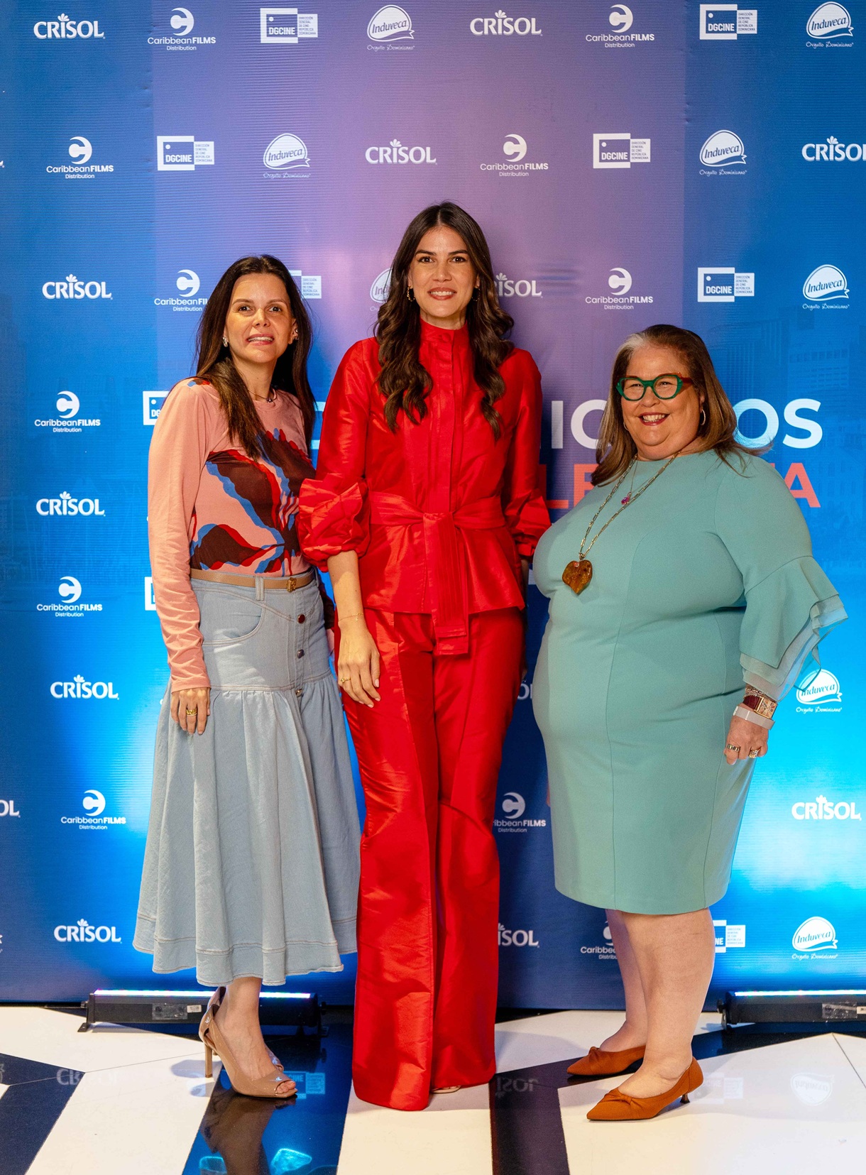 Madeline Cruz, Marianne Cruz y Lil Esteva durante la premier del documental “Dominicanos a simple vista Boston+”.