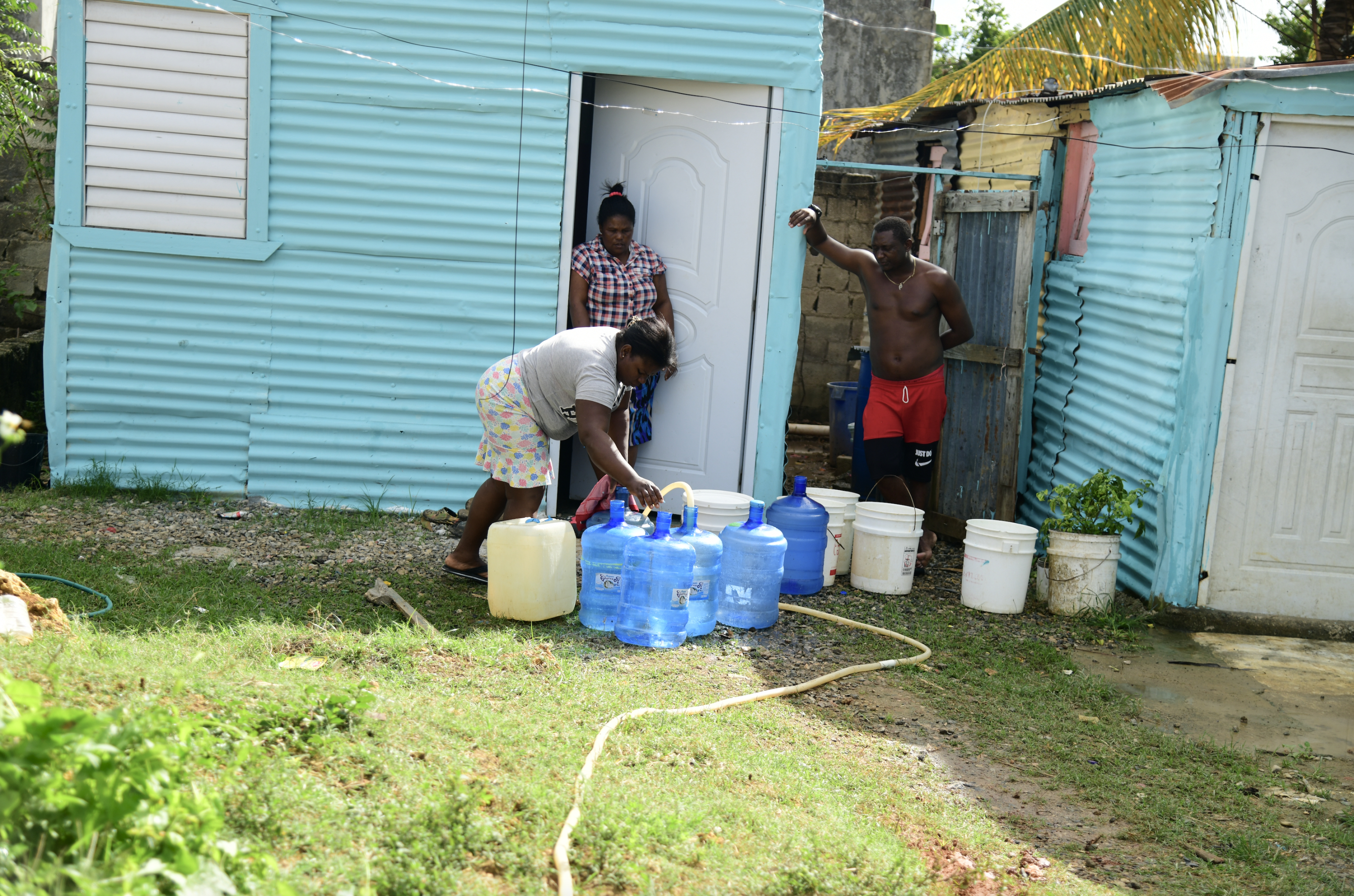 En Perú, la abundancia de ríos amazónicos contrasta con la realidad cotidiana de 3,3 millones de personas que carecen de agua potable.