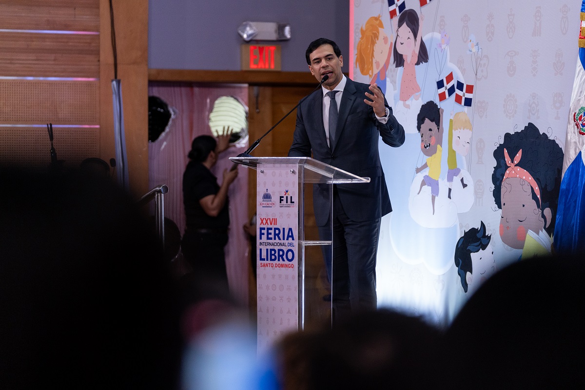 Lo que Sabrina Gómez hace en escena es una hazaña física y emocional. Sostener un monólogo de esta intensidad, transitando desde la desesperación hasta la rabia, desde el llanto hasta el grito, requiere no solo técnica sino coraje.