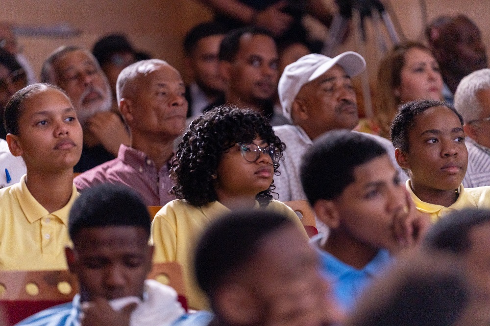 Ciudadanos, estudiantes y autoridades asistieron al estreno de 