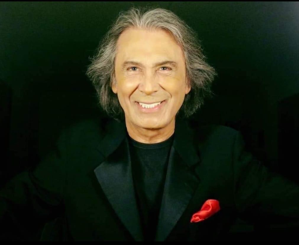 El cantante argentino King Clave ha actuado en escenarios emblemáticos como el Olympia de París (1974), el Madison Square Garden de Nueva York (1975), el Dolby Theatre de Hollywood y el United Palace Theater de Manhattan.