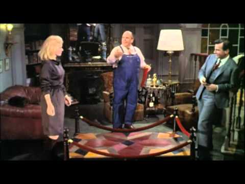 Subscribe to TRAILERS: http://bit.ly/sxaw6h
Subscribe to COMING SOON: http://bit.ly/H2vZUn
Subscribe to CLASSIC TRAILERS: http://bit.ly/1u43jDe
Like us on FACEBOOK: http://goo.gl/dHs73
Follow us on TWITTER: http://bit.ly/1ghOWmt
Topkapi Trailer - Directed by Jules Dassin and starring Peter Ustinov, Maximilian Schell, Robert Morley, Jess Hahn, Gilles SÉgal. Arthur Simon Simpson is a small-time crook biding his time in Greece. One of his potential victims turns out to be a gentleman thief planning to steal the emerald-encrusted dagger of the Mehmed II from Istanbul's Topkapi Museum.
MGM - 1964