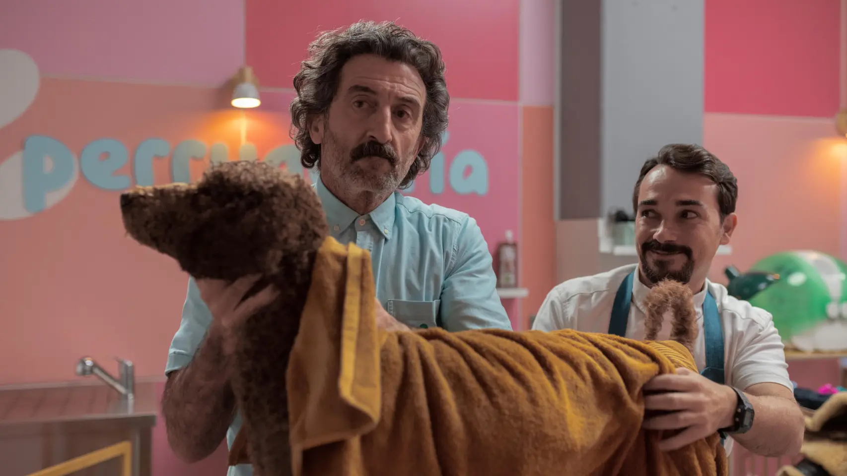 Luis Zahera y Adrián Viador en la serie “Animal”.