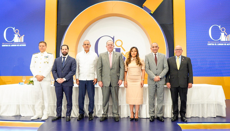 Participantes en la apertura en la VIII edición del Congreso Internacional contra el Lavado de Activos.