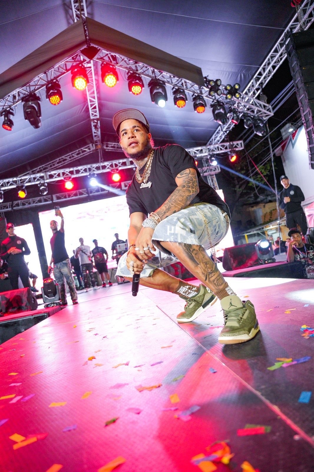 Donaty puso a vibrar al público con su carisma y un repertorio que rompió el escenario.