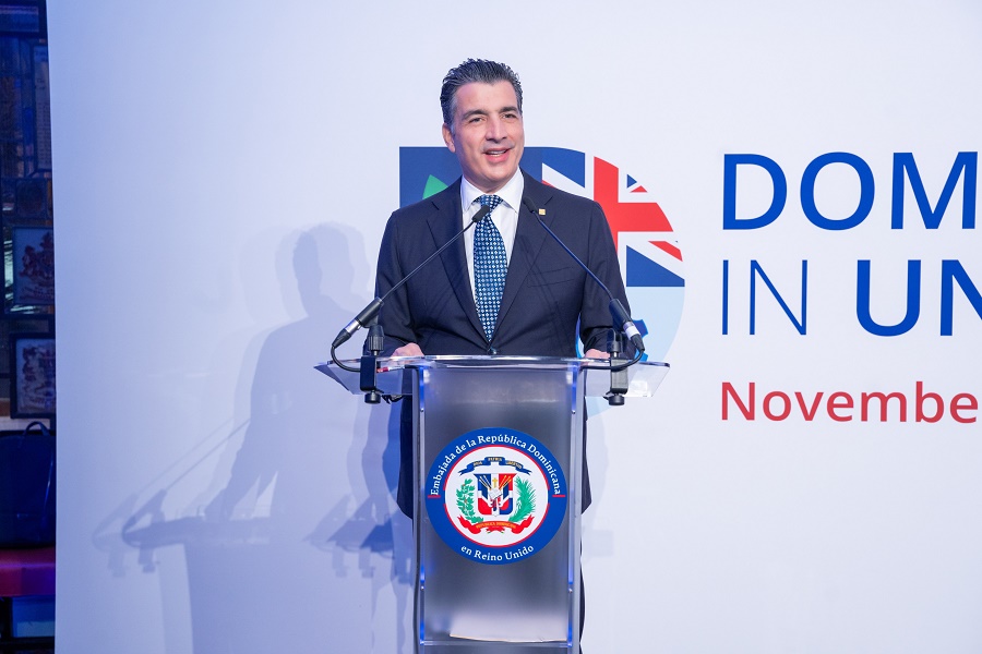 El presidente ejecutivo del Banco Popular, Christopher Paniagua, expuso ante inversionistas británicos las ventajas de invertir en la República Dominicana.