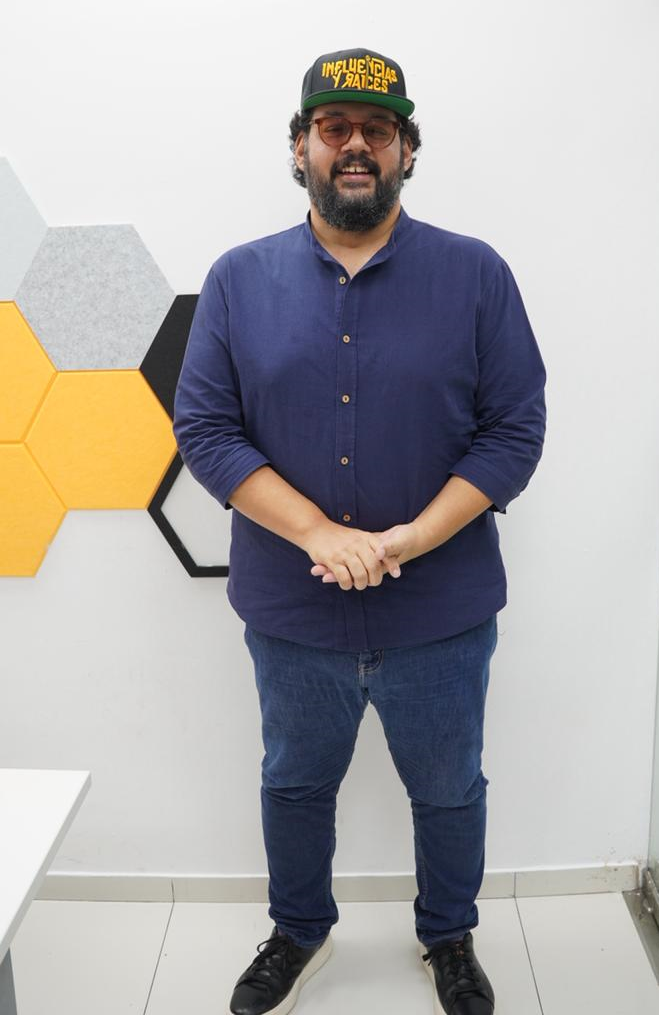 El cantautor dominicano Manerra: “Quiero que mis canciones lleven a la gente a un lugar bonito, de paz y esperanza”.