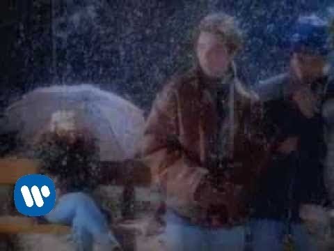 @laurapausinitv - Amores Extranos (Official Video) 
Listen to Laura Pausini: https://spoti.fi/3d5oFTC

Follow Laura Pausini:
Instagram| https://www.instagram.com/laurapausini/
Facebook| https://www.facebook.com/LauraPausini
Twitter| https://twitter.com/laurapausini
Tik Tok| https://www.tiktok.com/@laurapausini

© 2010 WMG

#LauraPausini #AmoresExtranos