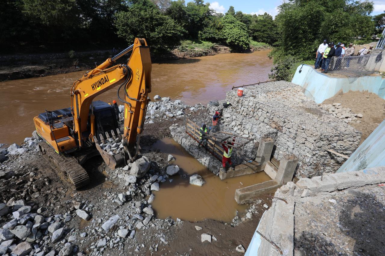 Con la nueva estructura que edifica el INDRHI, el canal y la obra de toma que construyeron los haitianos en el río Masacre ya no presentarán un peligro para los agricultores dominicanos
