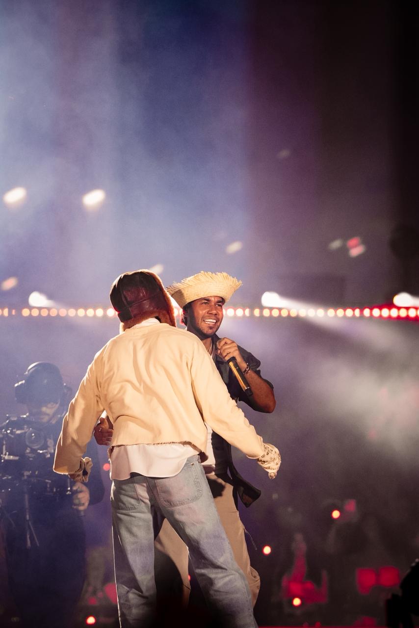 Romeo Santos apareció como artista sorpresa de la segunda función del espectáculo de Bad Bunny en el Estadio Olímpico Félix Sánchez de Santo Domingo, el 22 de noviembre de 2025.