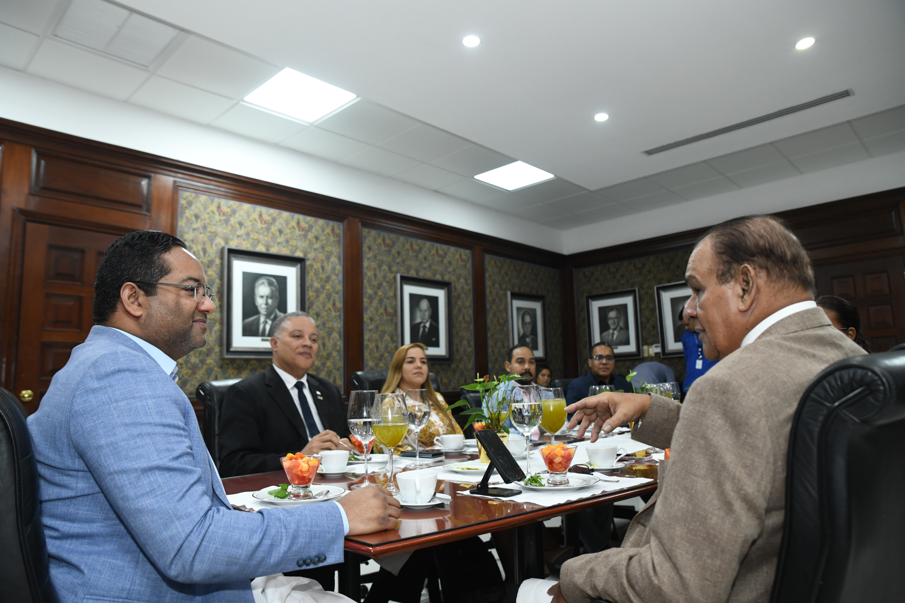 Vista de la mesa del desayuno.