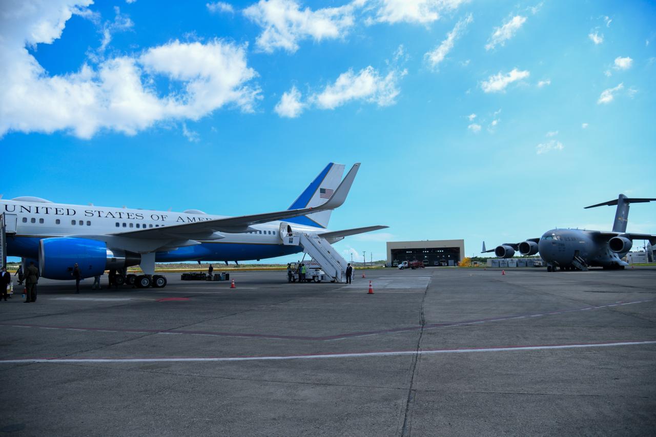 Las aeronaves en que se transportó el secretario de Defensa de los Estados Unidos a República Dominicana, el miércoles 26 de noviembre de 2025
