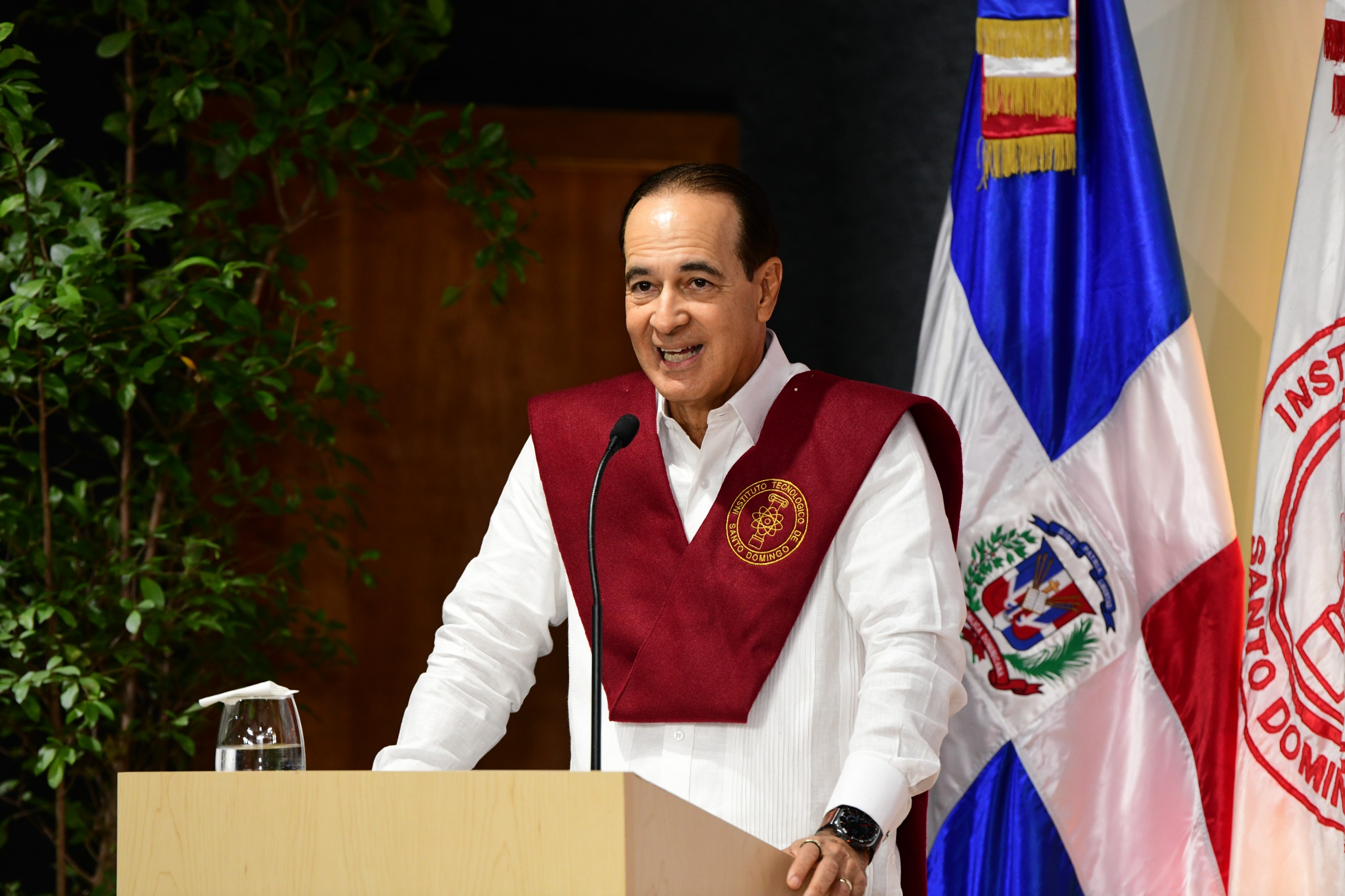 Discurso del rector Arturo del VIllar.