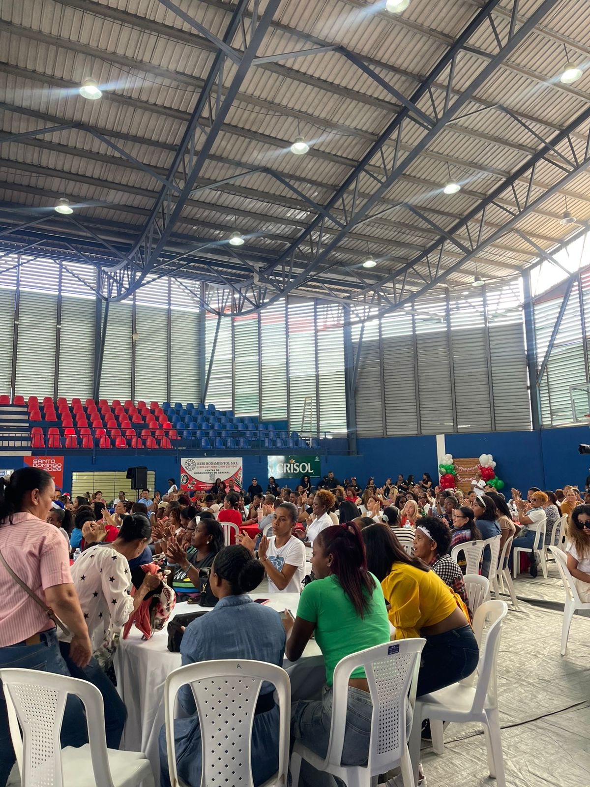 Beneficiarios de supérate en la actividad “La brisita Navideña”