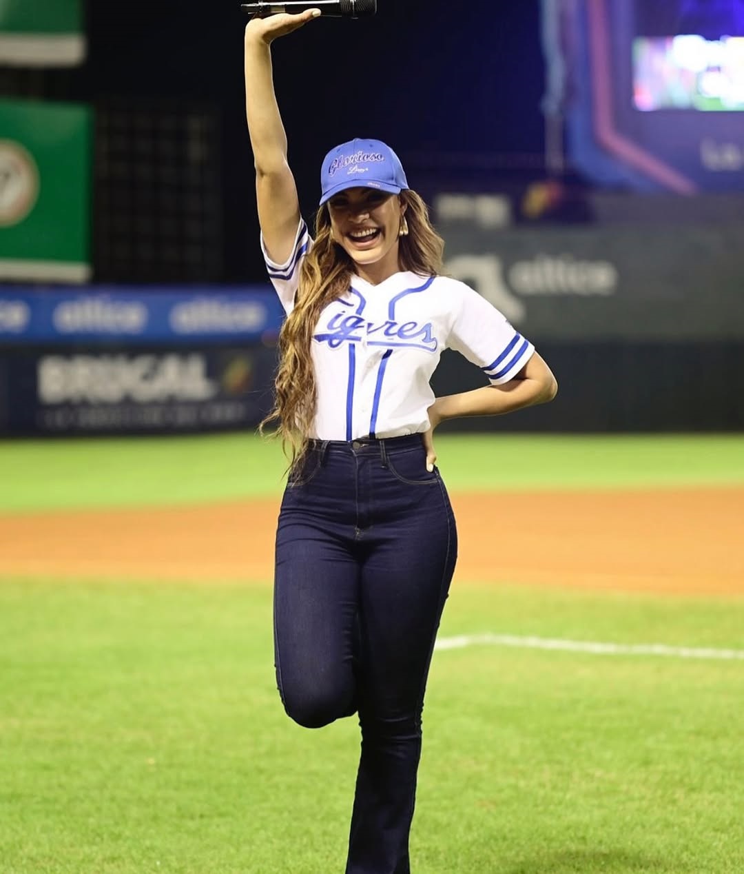 Paloma Almonte forma parte de los animadores del equipo Tigres del Licey.