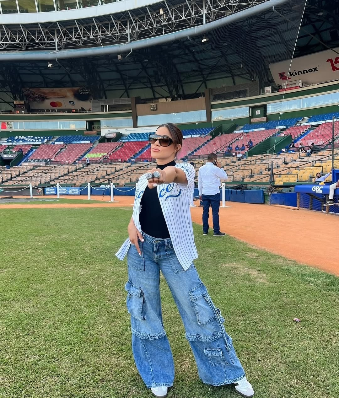 Paloma Almonte forma parte de las comunicadoras animadoras de los Tigres del Licey. El deporte era un terreno desconocido al que muchas personas le aconsejaron no entrar.