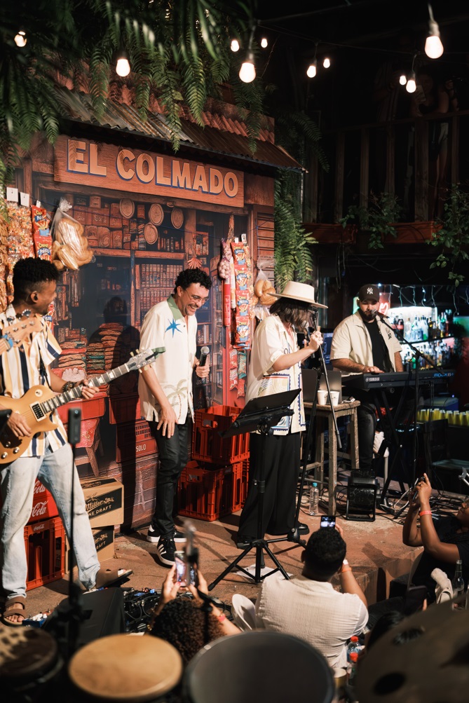 Covi Quintana y Andres Cepeda compartieron escenario en Casa de Teatro en Santo Domingo, la noche del domingo 7 de diciembre de 2025.