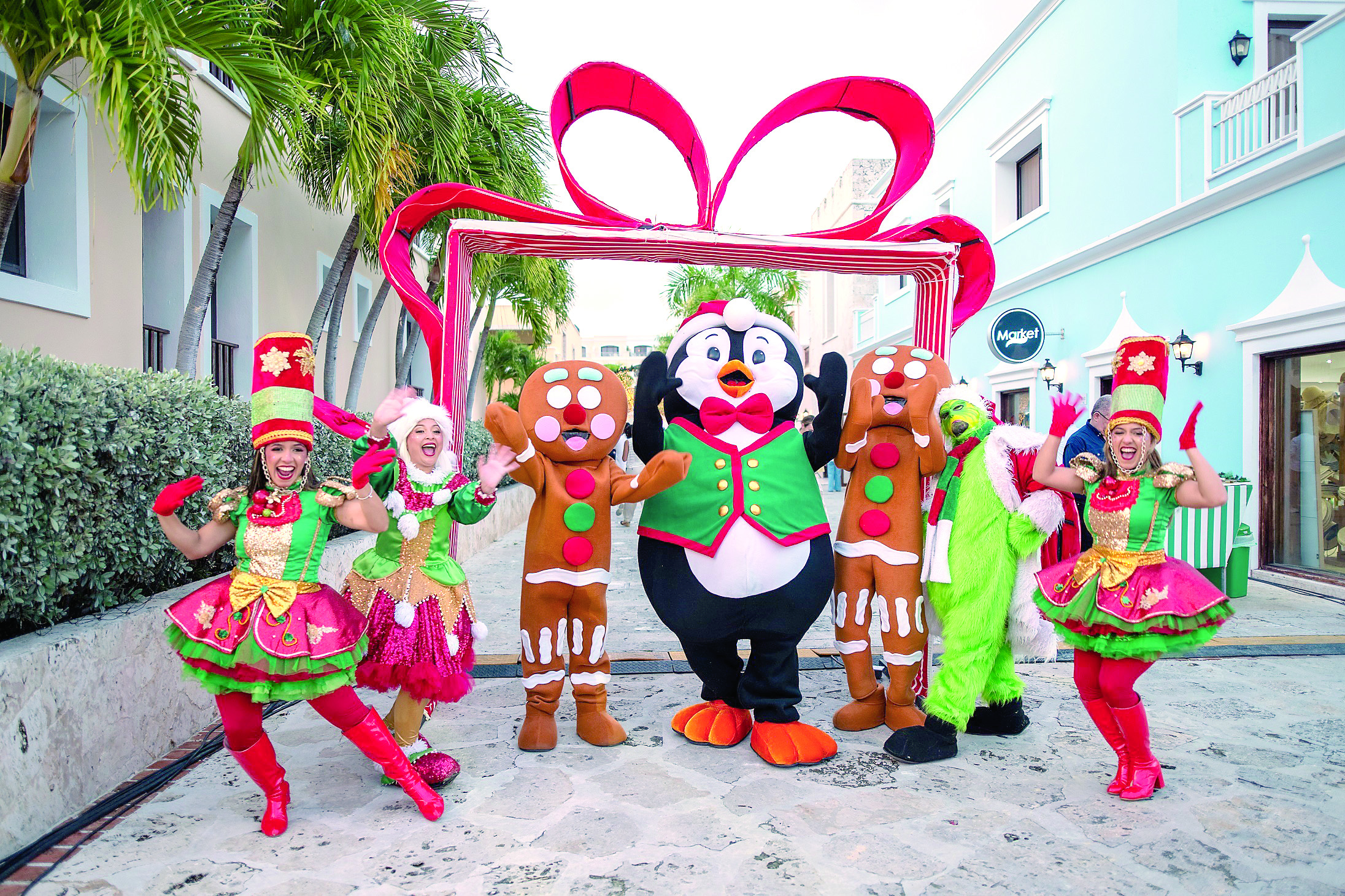 Los asistentes al Christmas Boat Parade 2025 disfrutaron de elfos, renos, soldaditos, cascanueces y figuras tradicionales de la época.